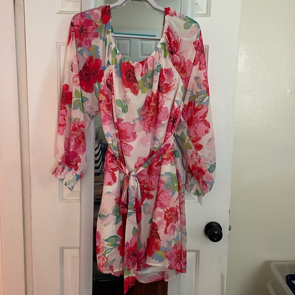 Women’s floral tie waist dress